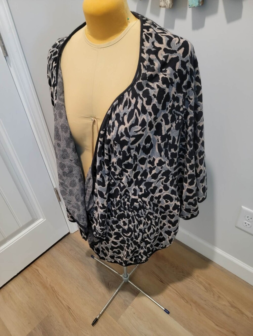Alfani Woman Plus Size 2X Leopard Print Grey, Black & Cream Shrug/Poncho